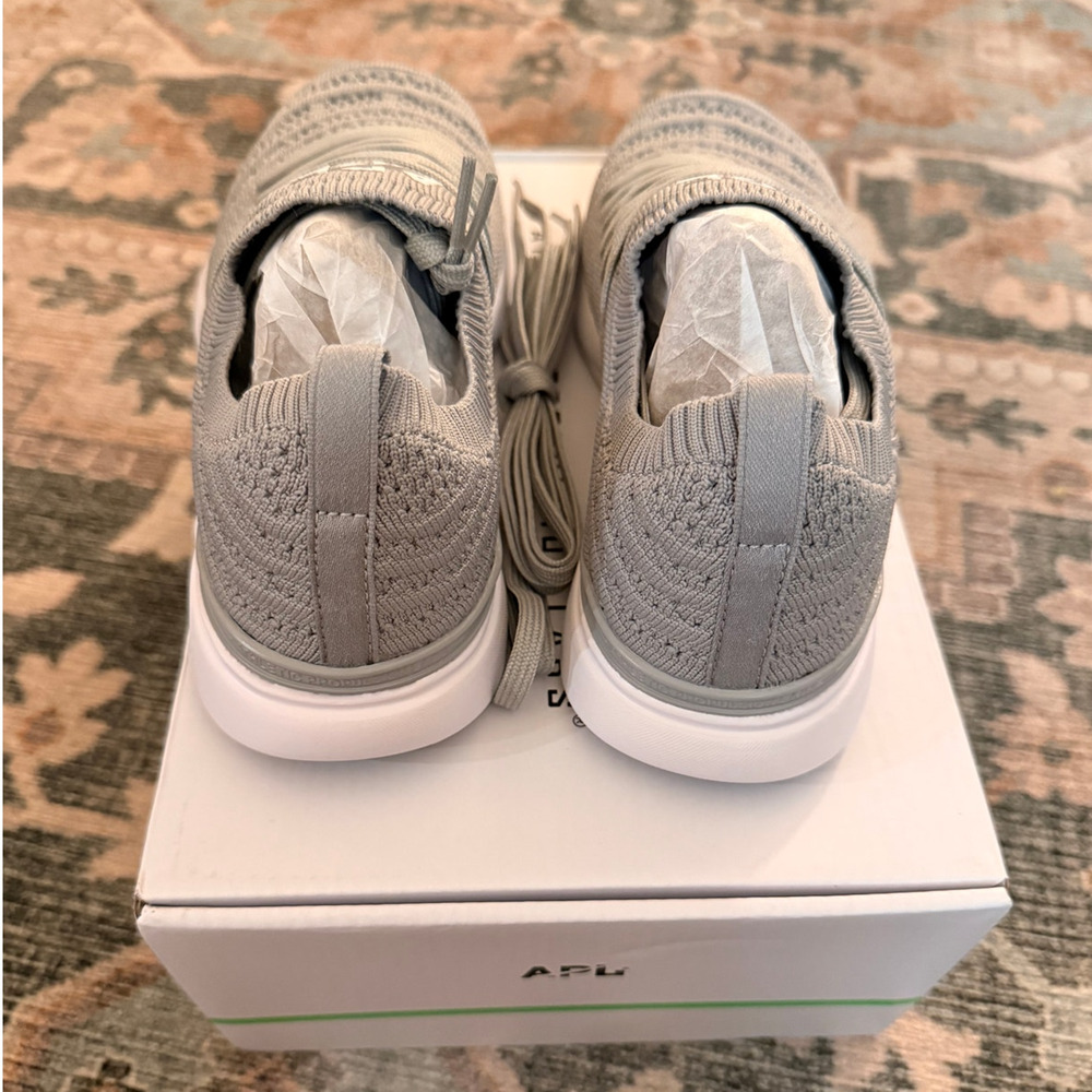 APL TechLoom Wave Sneakers Youth 3.5 Women 5 Cement White Running Shoe Gray NIB - Picture 3 of 6